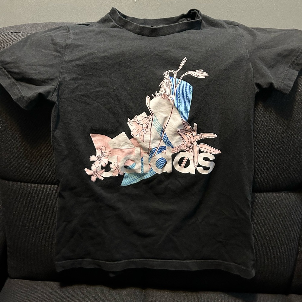 Adidas women tshirt size S